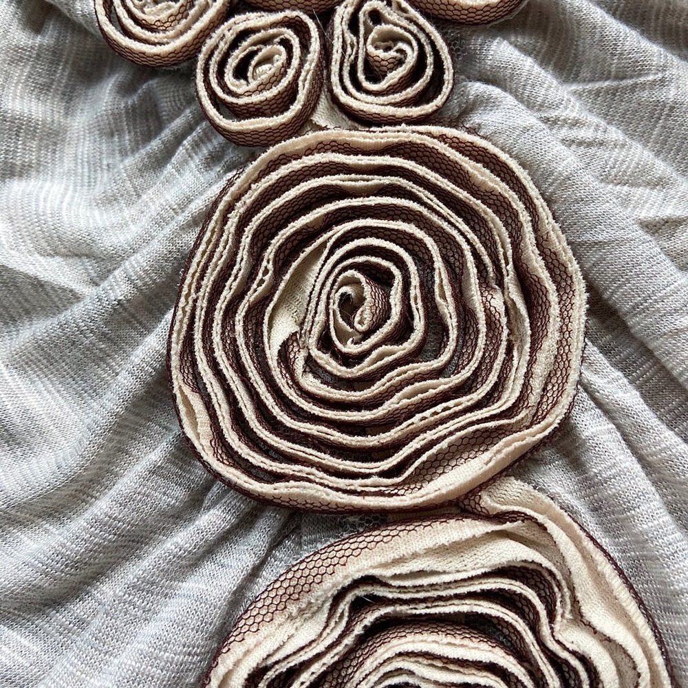 •Bluheaven• rosette back top - Picture 7 of 8
